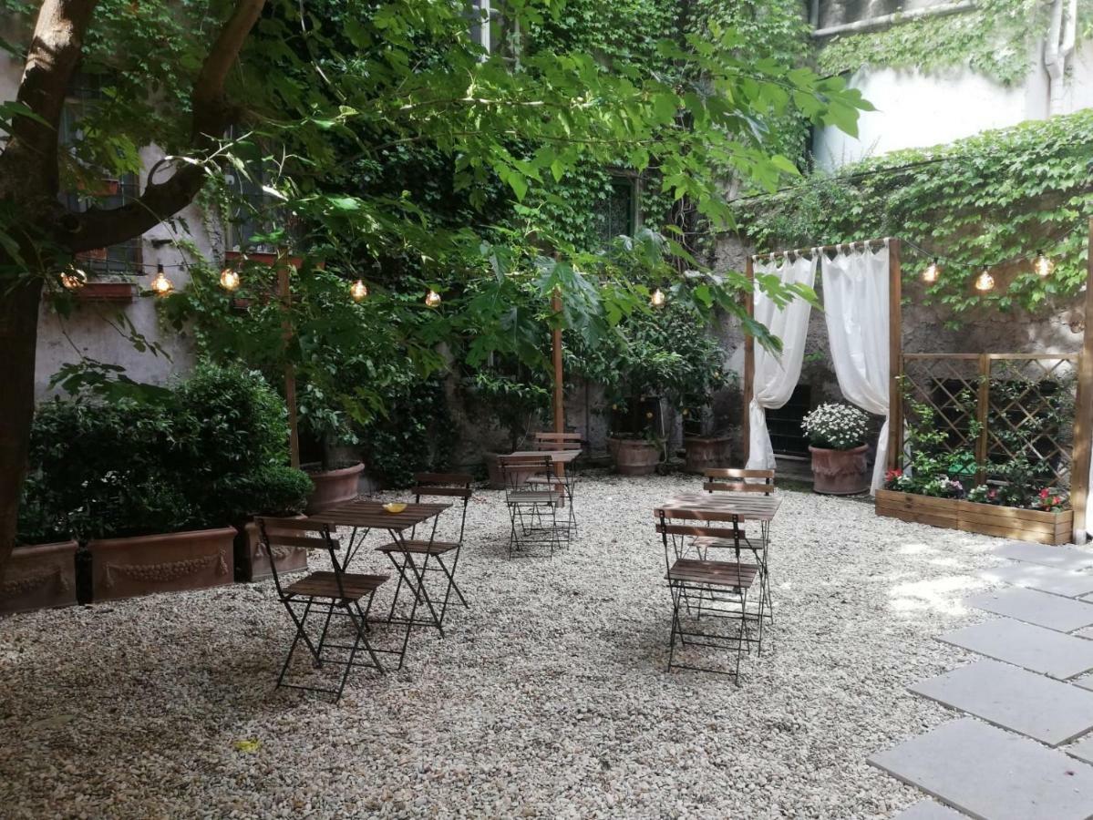 Guesthouse Coronari Courtyard Rome Exterior photo